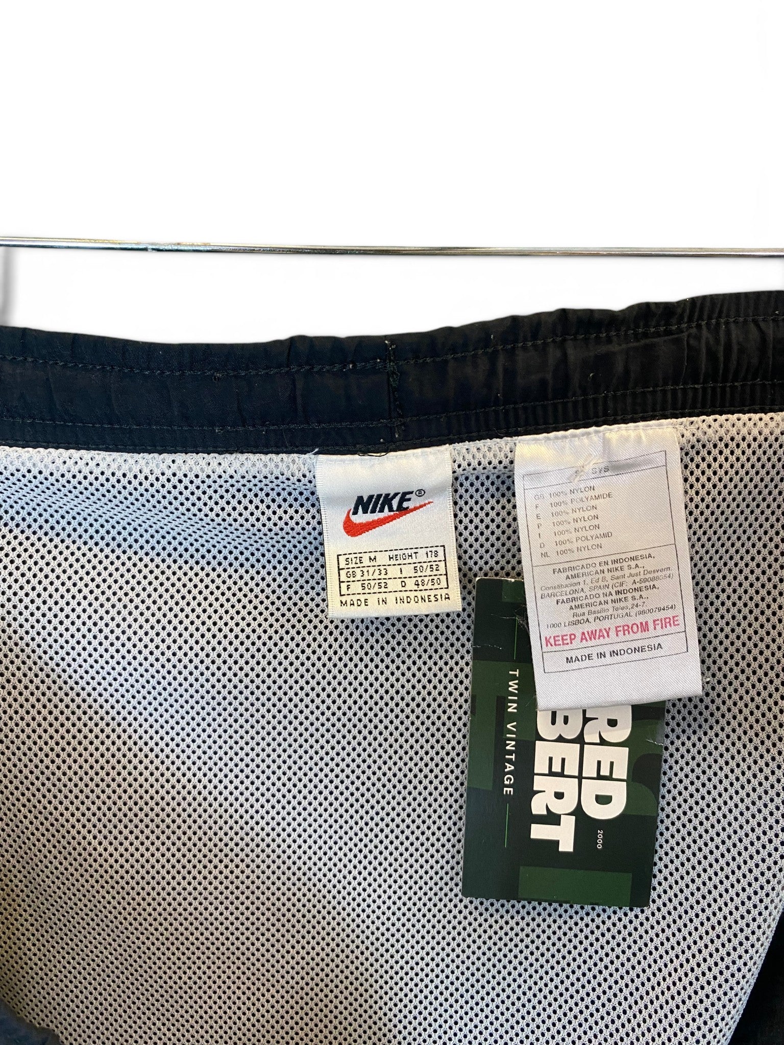Vintage 1990s Nike Spellout Shorts - W40"